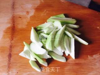 日本豆腐炒丝瓜的做法步骤：1