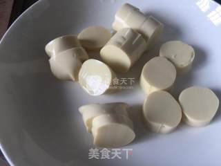 日本豆腐炒丝瓜的做法步骤：2