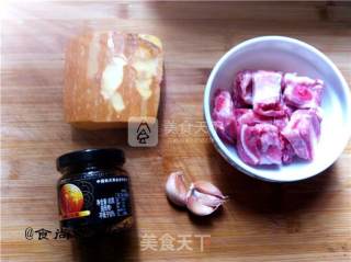 XO酱排骨蒸南瓜的做法步骤：1