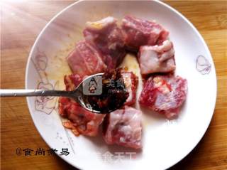 XO酱排骨蒸南瓜的做法步骤：3