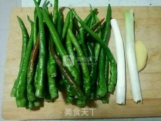 清炒线椒(西安-炒绿辣子)的做法步骤：1