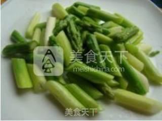 虾仁芦笋的做法步骤：2