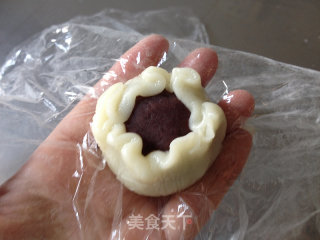 红豆沙冰皮月饼的做法步骤：12