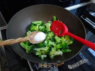 清炒西兰花的做法步骤：7