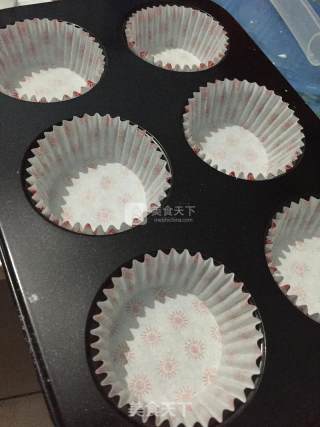 初级版裱花蛋糕杯的做法步骤：10