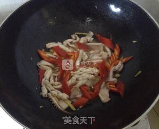 红辣椒炒鱿鱼的做法步骤：7