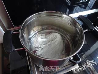 圆白菜炒粉丝的做法步骤：2