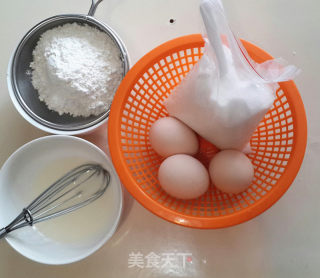 意式奶油霜裱花纸杯蛋糕的做法步骤：1