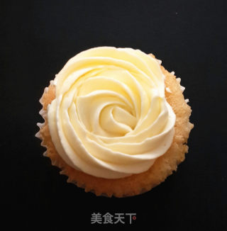 意式奶油霜裱花纸杯蛋糕的做法步骤：18