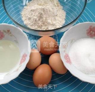 果酱夹心海绵蛋糕的做法步骤：1