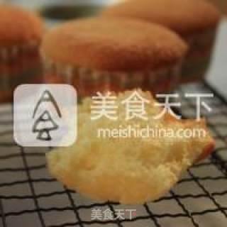 海绵纸杯蛋糕--说好的柔软立刻呈现的做法步骤：8