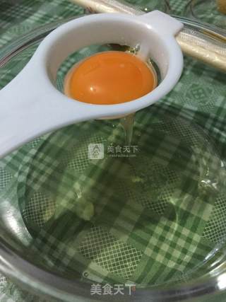 蛋黄沙拉版裱花蛋糕的做法步骤：1