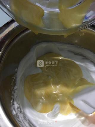 蛋黄沙拉版裱花蛋糕的做法步骤：6