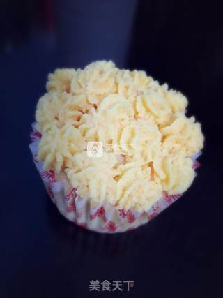 蛋黄沙拉版裱花蛋糕的做法步骤：10
