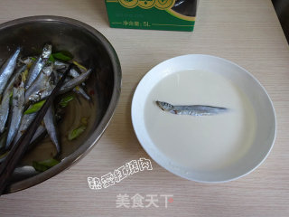 炸多春鱼的做法步骤：5