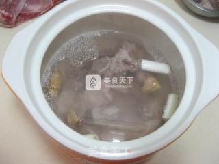 白萝卜杏鲍菇腔骨汤的做法步骤：4