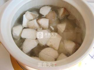 白萝卜杏鲍菇腔骨汤的做法步骤：9
