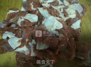 西红柿炖牛肉的做法步骤：1