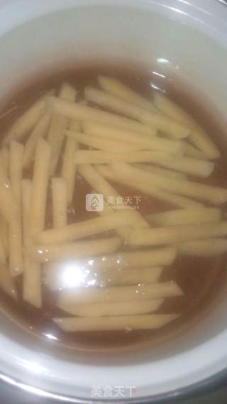 炸薯条的做法步骤：2