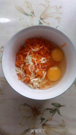 胡萝卜鸡蛋饼的做法步骤：2