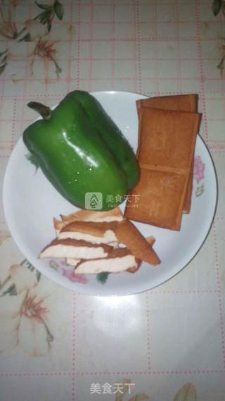 辣椒炒豆干的做法步骤：1