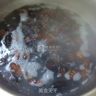 爆炒蚕蛹的做法步骤：1