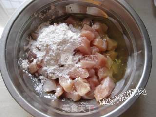 酱爆桃仁鸡丁的做法步骤：5