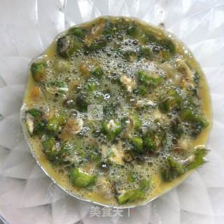 小白菜炒秋蚕的做法步骤：3