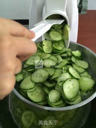 青瓜炒肉片的做法步骤：1