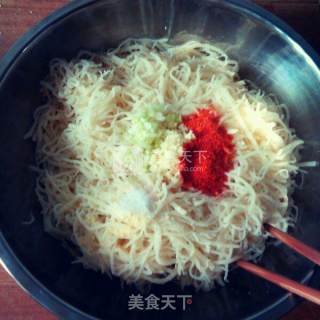 特色油泼土豆丝的做法步骤：11
