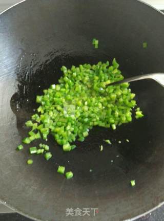 青椒肉丁鸡蛋炒饭的做法步骤：4