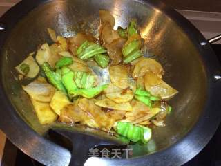 土豆炒西红柿辣椒的做法步骤：6