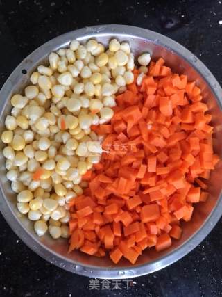 肉丁玉米胡萝卜的做法步骤：2