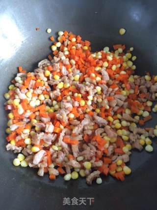 肉丁玉米胡萝卜的做法步骤：8