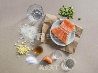 姜丁三文鱼饭的做法步骤：1