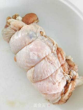 鸡腿蛋黄卷的做法步骤：6