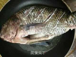 红烧罗非鱼的做法步骤：2