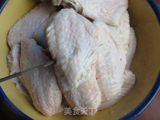 蜜汁奥尔良烤鸡翅的做法步骤：2
