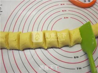 蛋黄椰蓉球的做法步骤：9