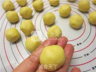 蛋黄椰蓉球的做法步骤：10
