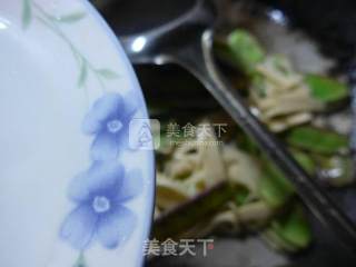 水笋炒扁豆的做法步骤：4