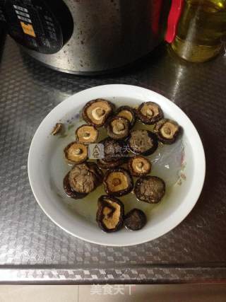 叻沙鲜虾炒粉丝的做法步骤：1