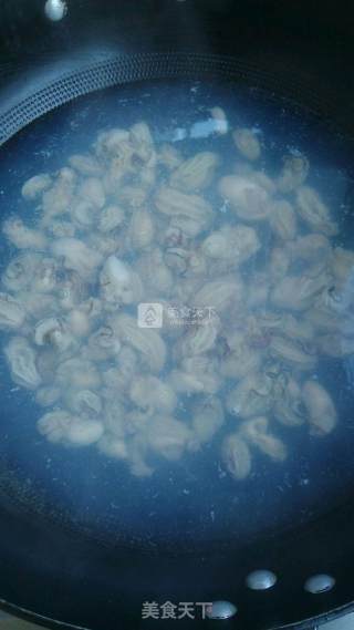 牡蛎韭菜鸡蛋饼的做法步骤：2