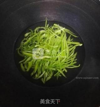 尖椒肉丝的做法步骤：2