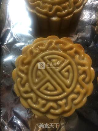 莲蓉蛋黄月饼的做法步骤：10