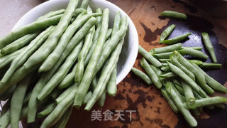 简易版干煸四季豆的做法步骤：1