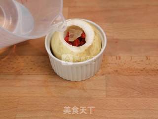 百合枸杞炖雪梨的做法步骤：3