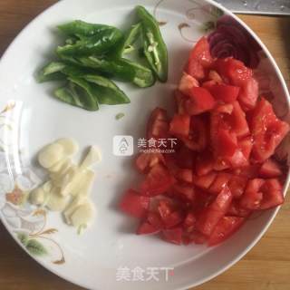 西红柿鸡蛋面的做法步骤：3
