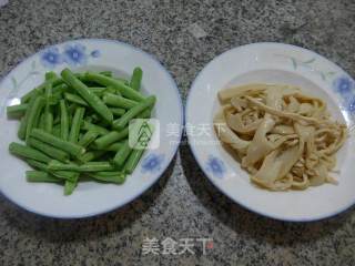 梅豆炒水笋的做法步骤：1