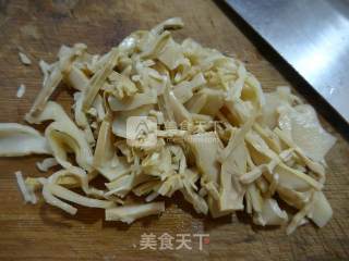 梅豆炒水笋的做法步骤：2